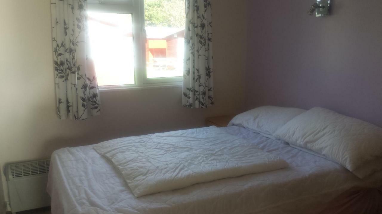 Chalets & Lodges At Atlantic Bays Holiday Park Padstow Exteriér fotografie